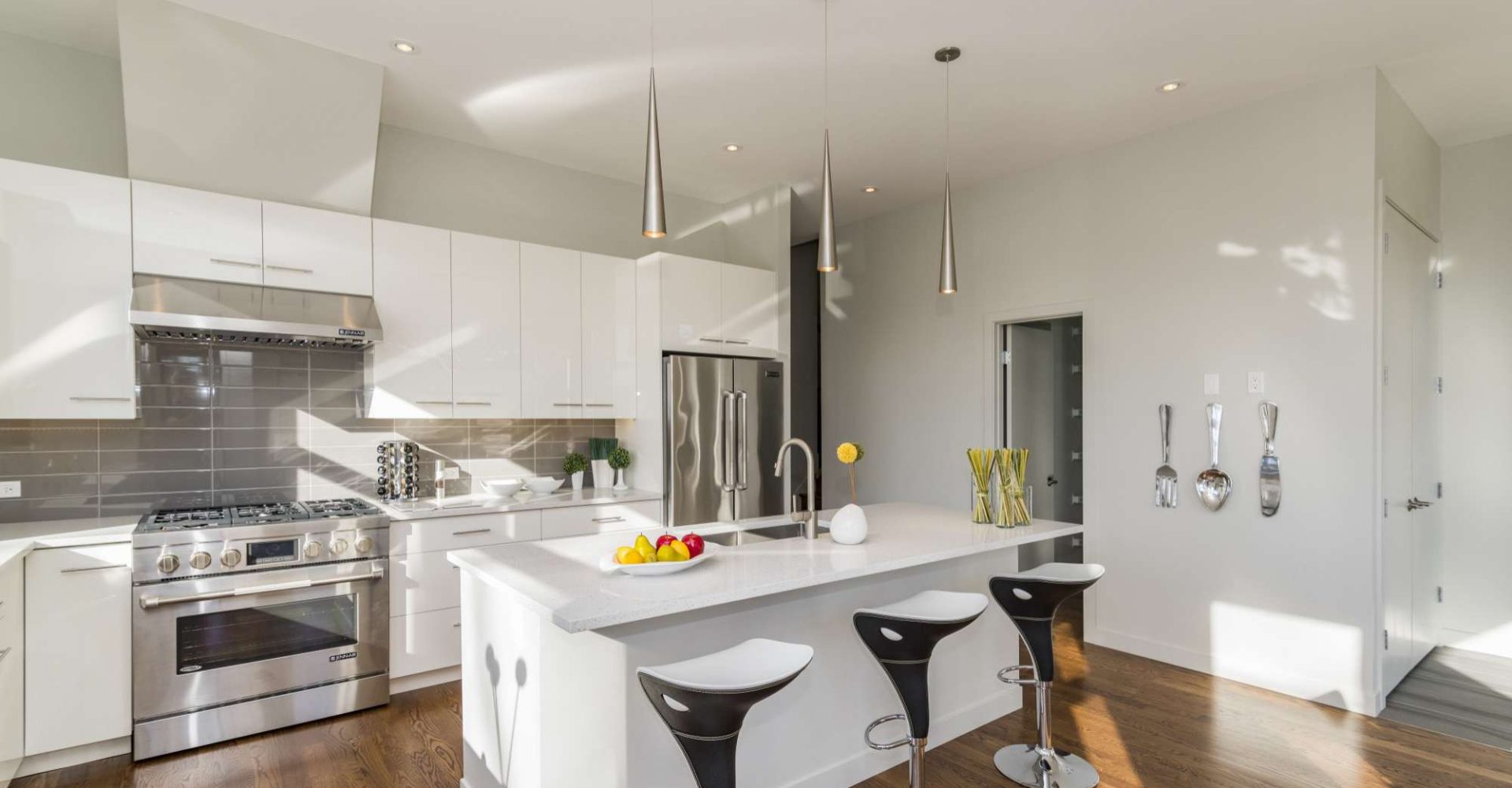 beautiful-shot-modern-house-kitchen